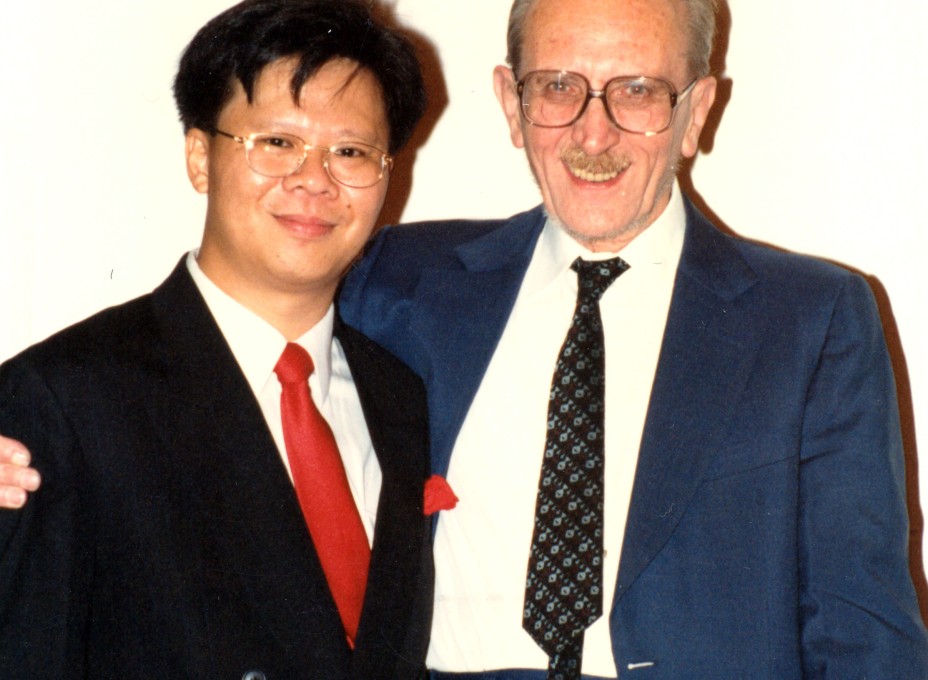 17 Duarte with Simon Cheong, organiser of the Classical Guitar Society, Malaysia, 4 December 1996.
