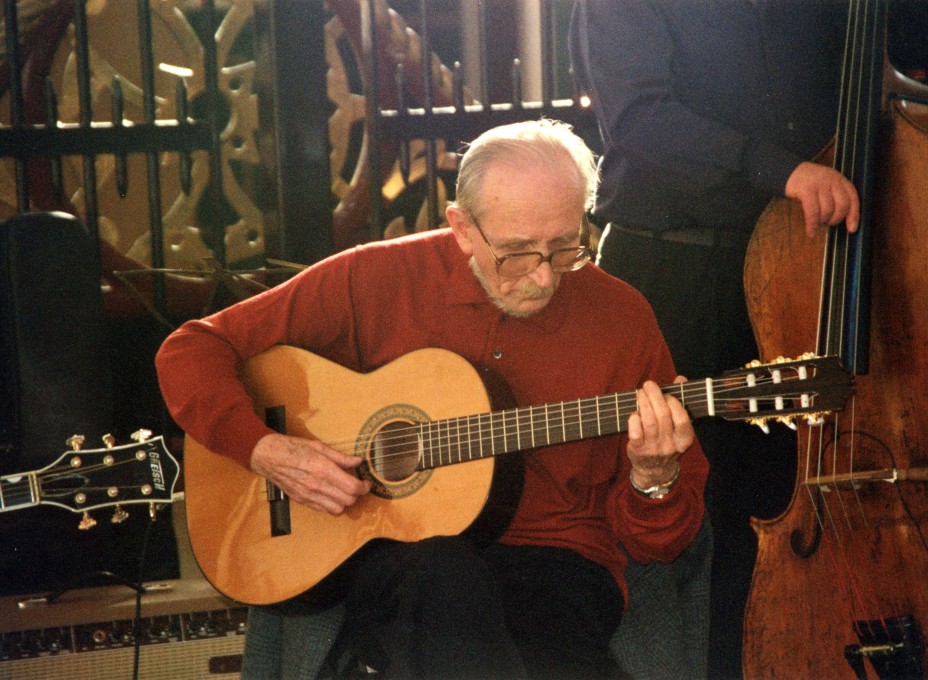 21 Duarte playing with a jazz group at the Woodside Ferry, Merseyside, 29 November 2000.